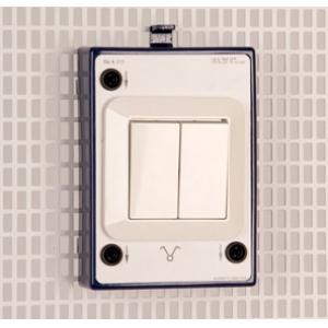 BS 4.111 Commutateur de mise en série, charge 250 V AC, 10 A max.
